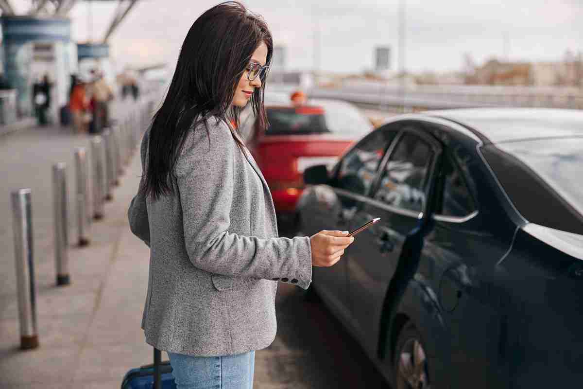 Airport Parking vs Taxi